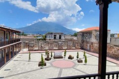 Antigua, entourée de volcans 