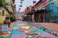 Trottoirs et chaussée en couleur...magnifique !