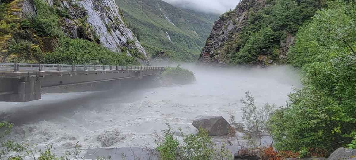 Une multitude de cascades en arrivant à Valdez et tout autour de la ville