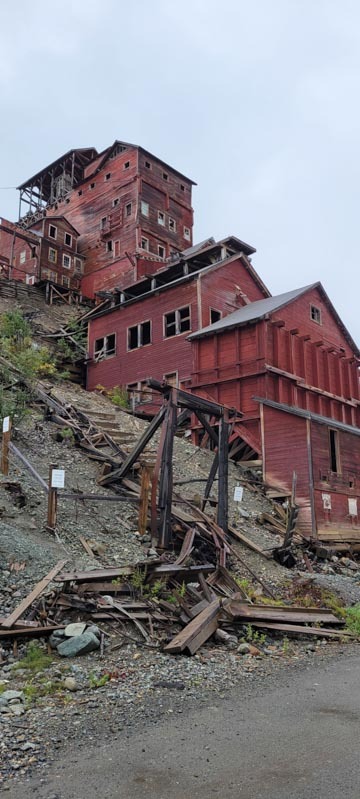Les bâtiments abandonnés de la mine
